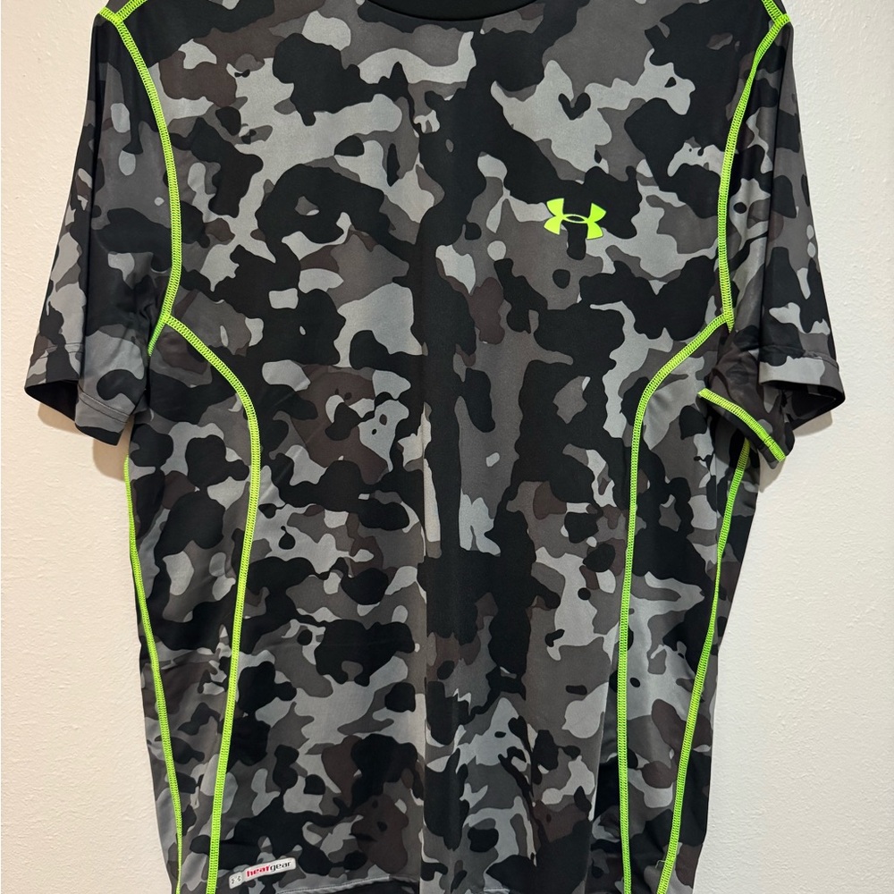 Under Armour Men’s Large Quake Camo HeatGear Fitted Shirt Black Neon Green
